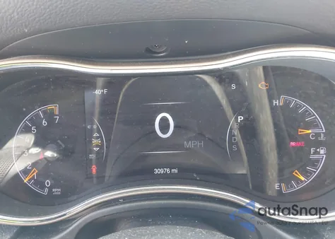 2015 Jeep Grand Cherokee Altitude z USA, uszkodzony, nr VIN 1C4RJFAG3FC676548